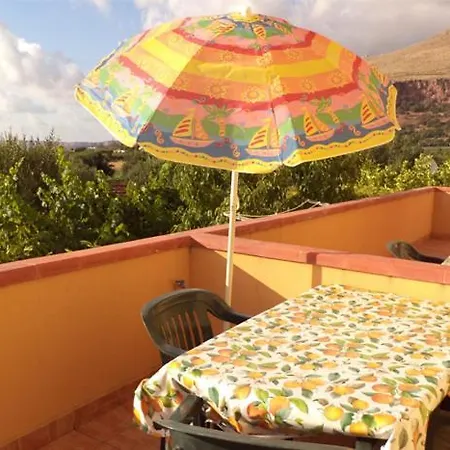 Case Vacanza Tra Le Torri Tatil Evi Castelluzzo